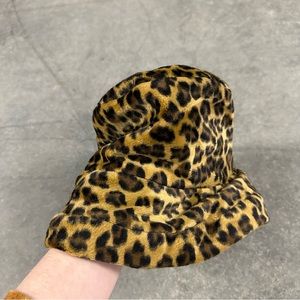 Vintage 90s leopard cheetah graphic faux fur bucket hat
